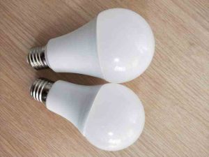 무료 샘플 3W, 5W, 7W, 9W, 12W, 15W, 18W, 22W, 25W, 30W LED 전구 E27 B22 AC DC LED 전구 SKD 원자재 LED 전구 조명 부품